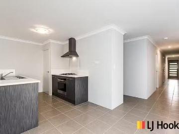 Unique 10 Vignerons Loop, Hocking, WA 6065