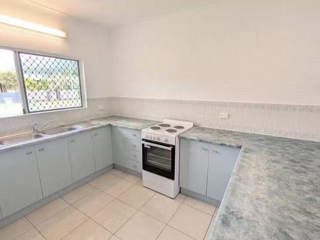 Unique 10 Wentworth Close, Bentley Park, QLD 4869
