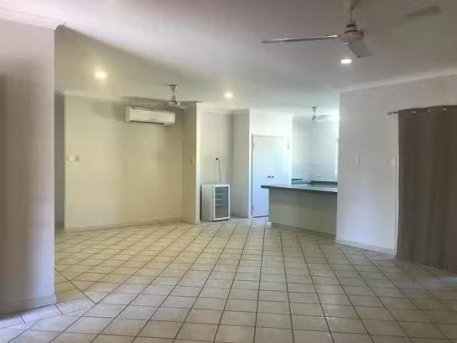 Cozy 10 Woods Drive, Cable Beach, WA 6726