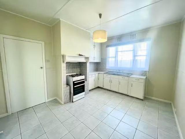 Nice 10 Bardsley Street, Sunshine West VIC 3020