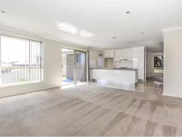 Rental! 10 Bella Vista Close, ORANGE House for rent Listed by.