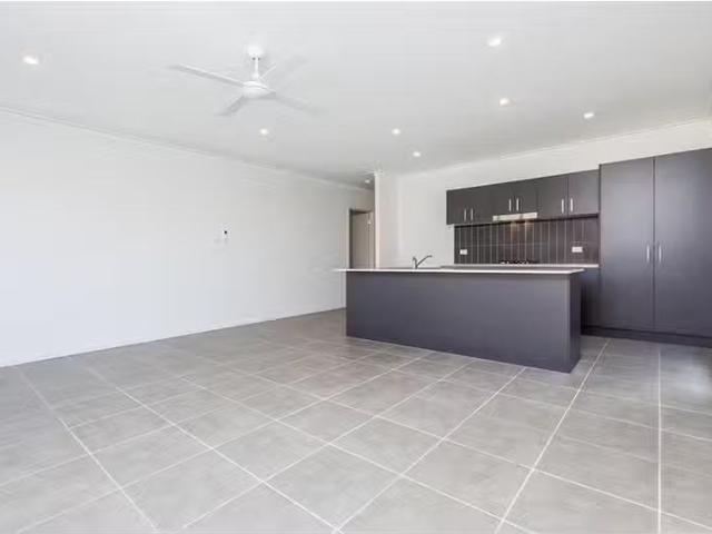 Unique 10 Biyung Street, Fletcher Townhouse for rent Listed b.