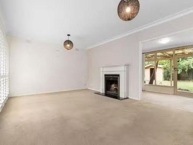 Cheap 10 Cavell Court, Beaumaris, VIC 3193