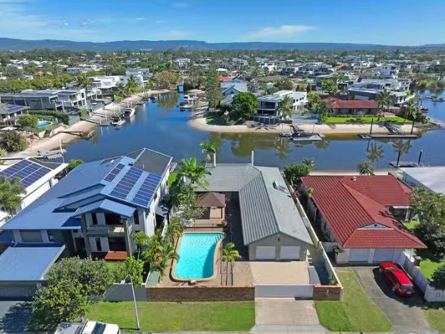 Just in! 10 Eady Avenue, Broadbeach Waters, QLD 4218