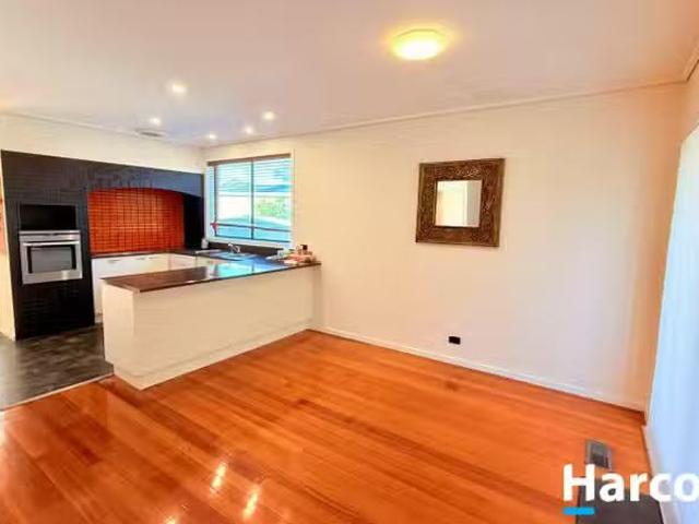 Cheap 10 Eden Valley Close, VERMONT SOUTH, VIC 3133 House fo.