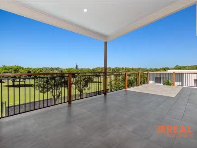 Charming 10 Forster Avenue, KINGSCLIFF House for rent Listed.