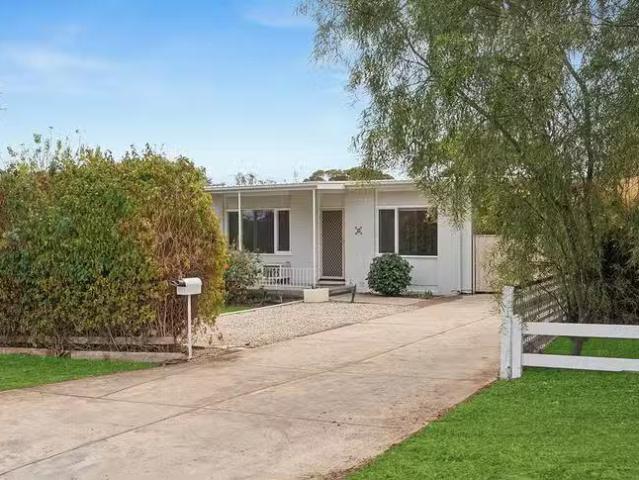 Unique 10 Frank Street, Para Hills, SA 5096