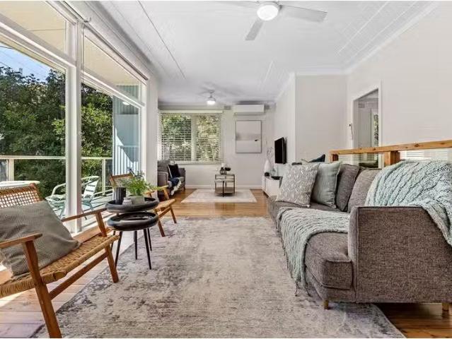 Deal! 10 Garden Grove Parade, Adamstown Heights House for rent.