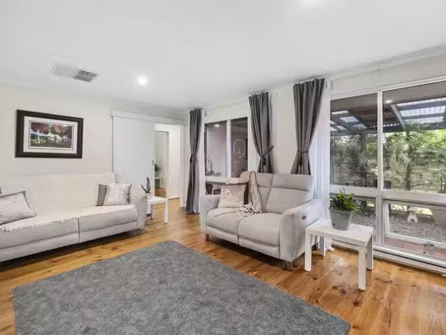 Charming 10 Gretel Crescent, Hallett Cove, SA 5158