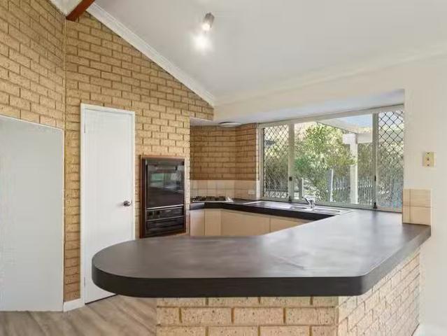 Charming 10 Horton Crescent, Marangaroo, WA 6064