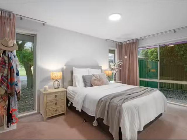 Unique 10 Jenny Wren Place, EAST ALBURY House for rent Listed.