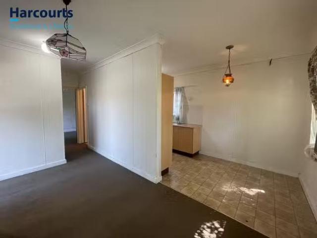 Just in! 10 Lakeway Drive, LAKE MUNMORAH, NSW 2259 House for.