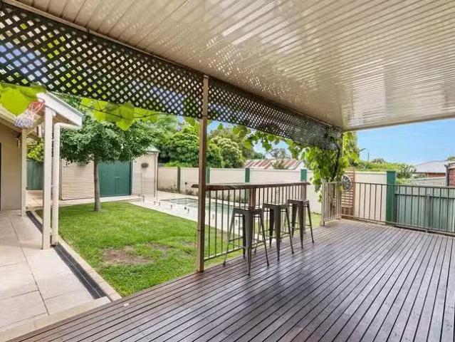 Cheap 10 Macleay Street, Turvey Park, NSW 2650