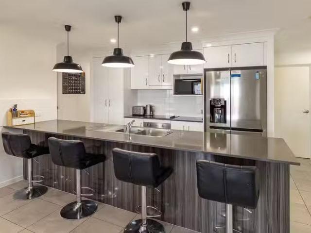 Unique 10 Olympic Avenue, GRACEMERE, QLD 4702 House for Rent