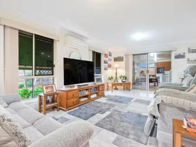 Unique 10 Otter Court, Rothwell, QLD 4022