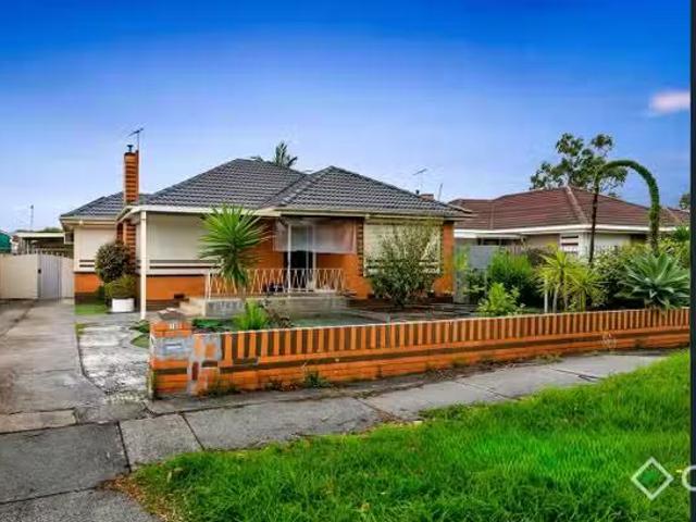 Cozy 10 Stevens Road, St Albans VIC 3021