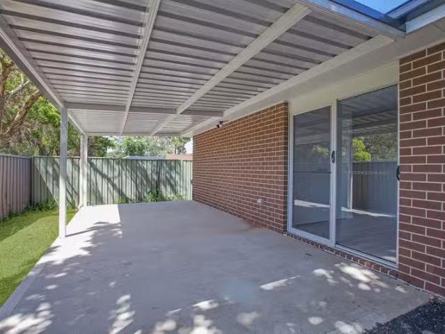 Deal! 10a Atkins Cres, Hobartville NSW 2753
