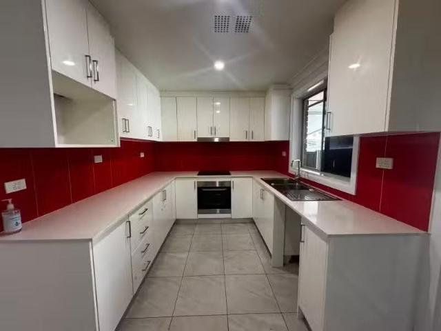 Charming 10A Karoola St, BUSBY House for rent Listed by Gavin.