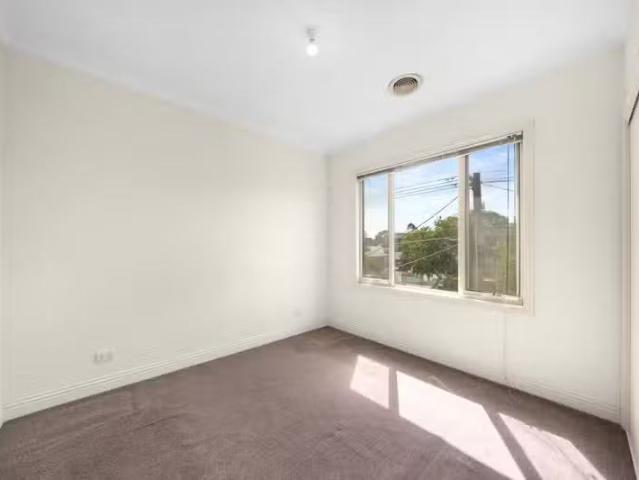 Deal! 1/107 Pearson Street, Brunswick VIC 3056