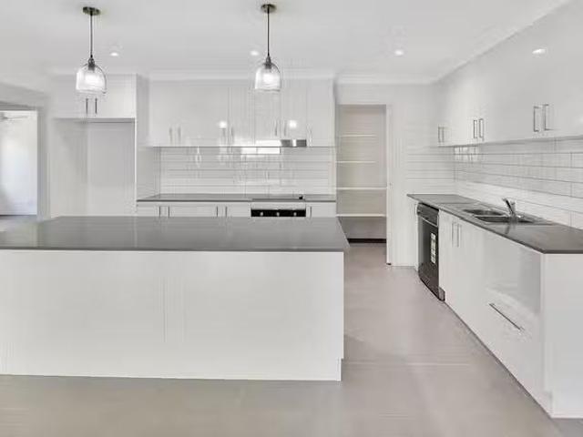 Nice 1/109C Todds Road, Lawnton, QLD 4501