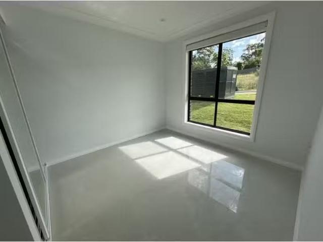 Just in! 1/100 Pillar Street, BELLBIRD Townhouse for rent Lis.