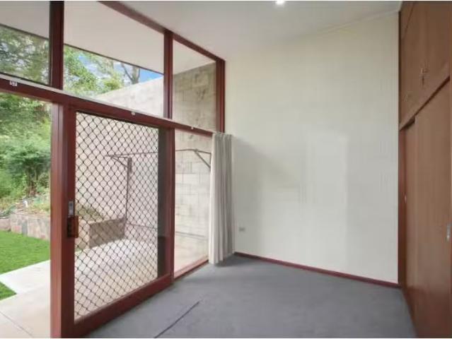 Deal! 1/10 Sir William Hudson Street, Cooma Townhouse for rent.