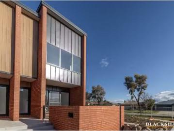 Deal! 11/14 Beechworth Street Street, Watson Townhouse for ren.