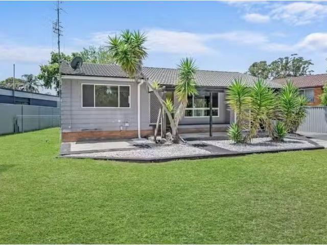 Unique 111 Birdwood Drive, Blue Haven House for rent Listed b.
