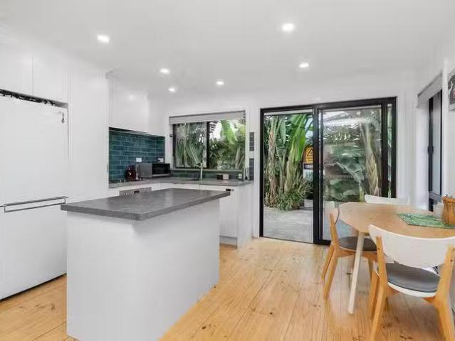 Deal! 111 Woods Street, Newport, VIC 3015
