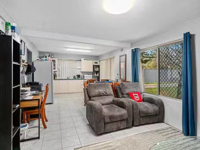 Nice 1/126 Windang Road, Primbee, NSW 2502
