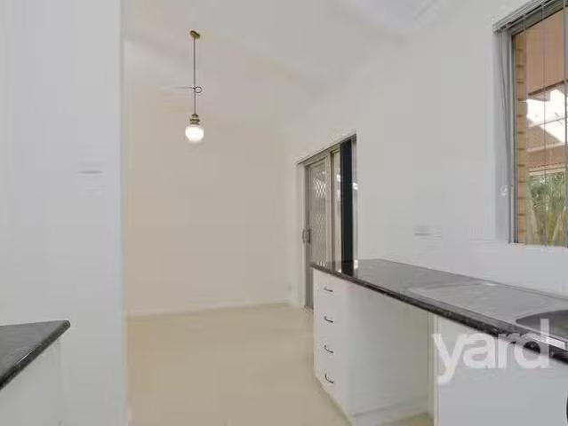 Cozy 1/122 Petra Street, Bicton, WA 6157