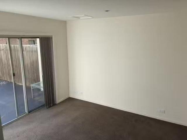Unique 1/12 Towns Crescent, Turner, ACT 2612