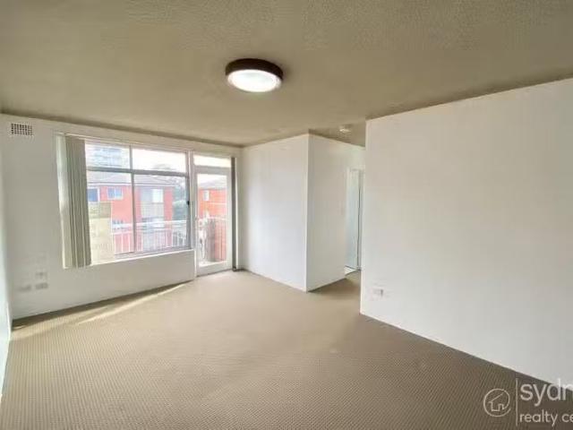 Deal! 11/3 Barber Avenue, Eastlakes, NSW 2018