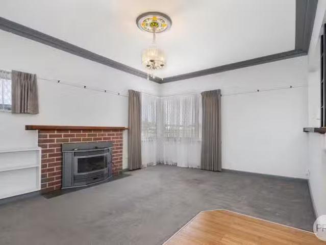 Nice 1156 Norman Street, Wendouree, VIC 3355