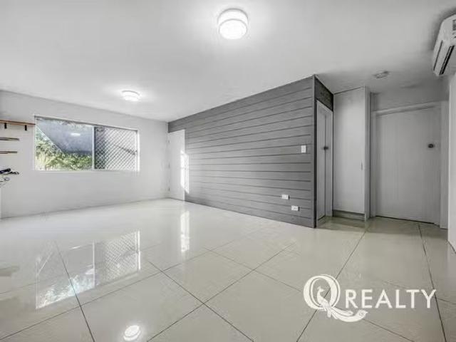 Deal! 1/15 Barter Avenue, Holland Park, QLD 4121