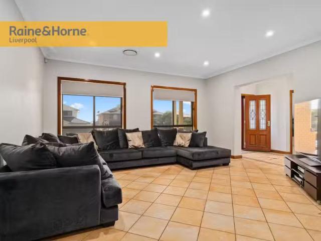 Unique 115 Greenway Drive, West Hoxton NSW 2171