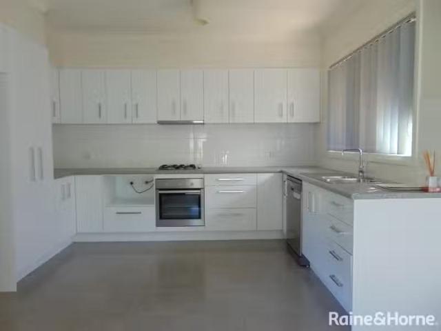 Deal! 1/17 Evans Street, MITTAGONG House for rent Listed by V.