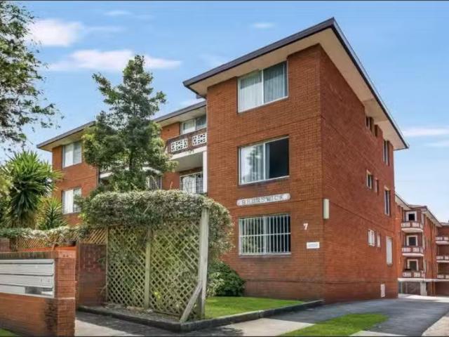 For Rent! 11/7 Phillip Street, ROSELANDS Apartment for rent L.