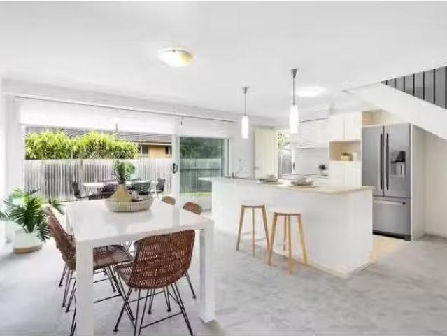 Nice 1/1 9 Burns Road, Ourimbah Townhouse for rent Listed by.