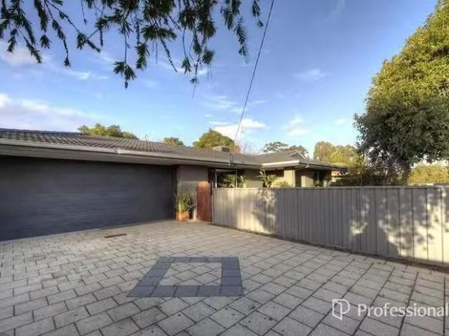 Nice 11 Calluna Way, Forrestfield, WA 6058