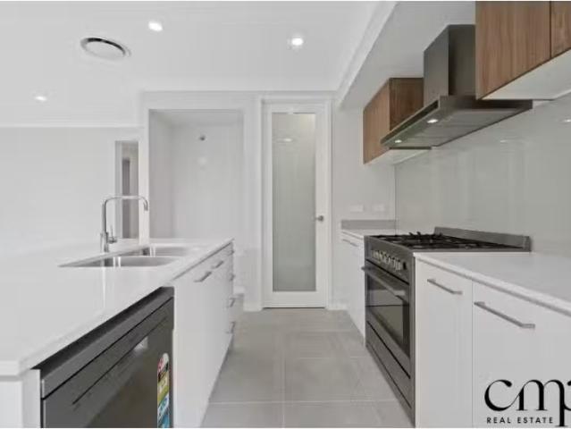 Charming 11 Cornforth Crescent, CATHERINE FIELD House for rent.