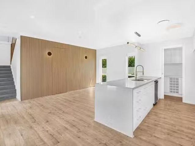 New 11 Ilkinia Avenue, Broadbeach Waters, QLD 4218
