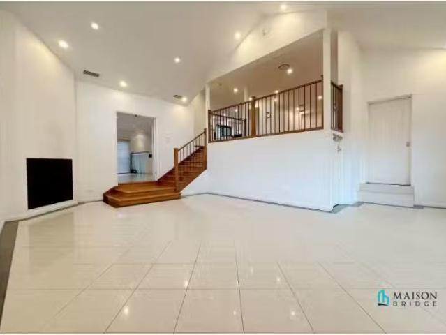 Just in! 11 Lipsia Place, Carlingford House for rent Listed b.