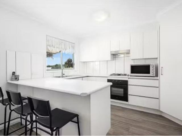 Unique 11 Molong Street, Molong House for rent Listed by Rach.