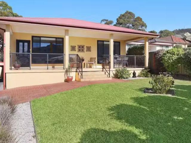Cozy 11 New Mount Pleasant Road, Balgownie NSW 2519 House Fo.