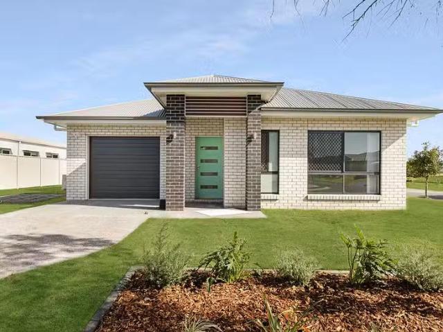 Nice 1/1 North Lakes Circuit, Burrum Heads, QLD 4659