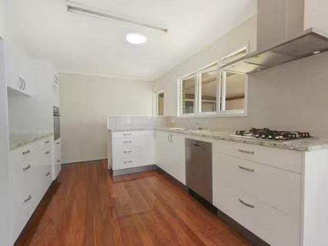Cozy 11 Pacific Street, Chermside West, QLD 4032