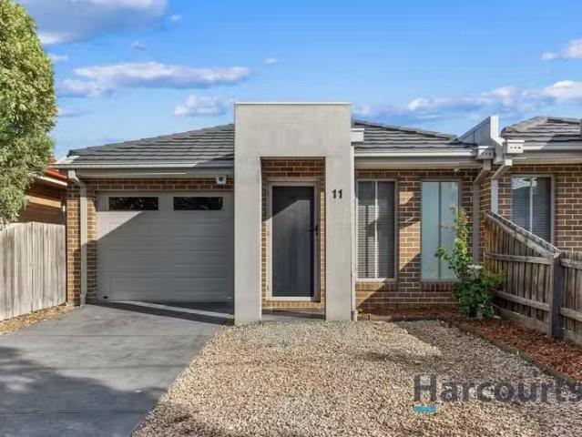 Cozy 11 Rogerson Street, AVONDALE HEIGHTS, VIC 3034 House fo.