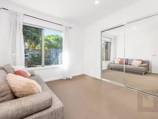 Just in! 1/21 Deakin Street, Maidstone VIC 3012