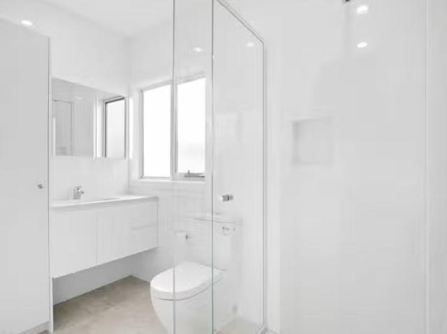 Just in! 121A Hume Boulevard, Killarney Vale House for rent L.